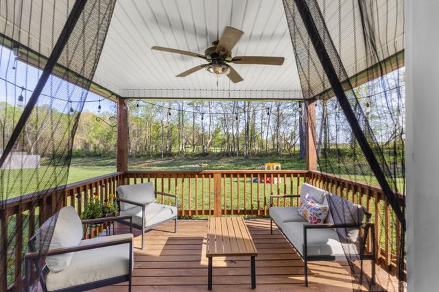 1006 Whitney Dr, Clarksville, TN 37042