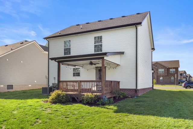1006 Whitney Dr, Clarksville, TN 37042