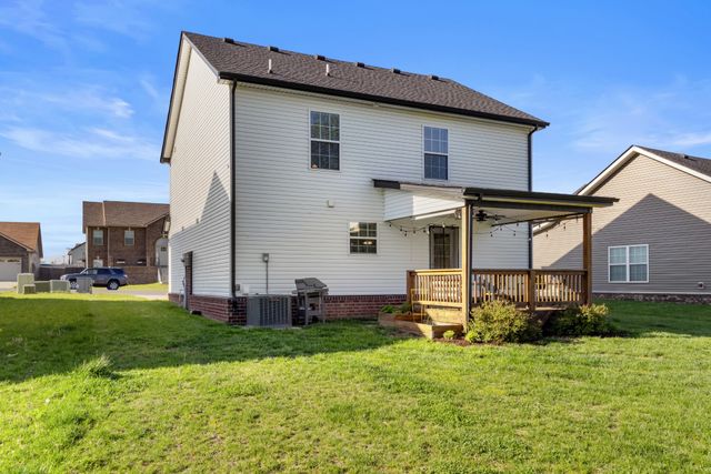 1006 Whitney Dr, Clarksville, TN 37042