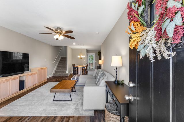 1006 Whitney Dr, Clarksville, TN 37042