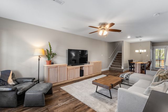 1006 Whitney Dr, Clarksville, TN 37042
