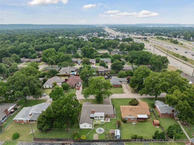 5127 S Columbia Avenue, Tulsa, OK 74105