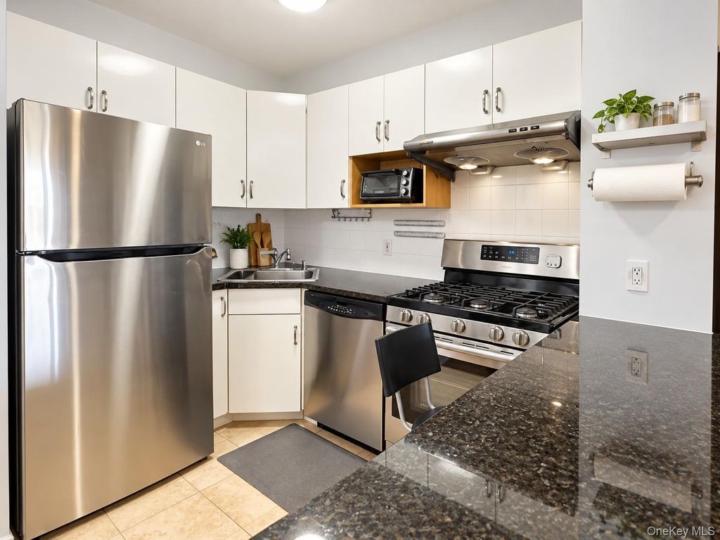 7836 46th Avenue 3D, Elmhurst, NY 11373 — photo 2