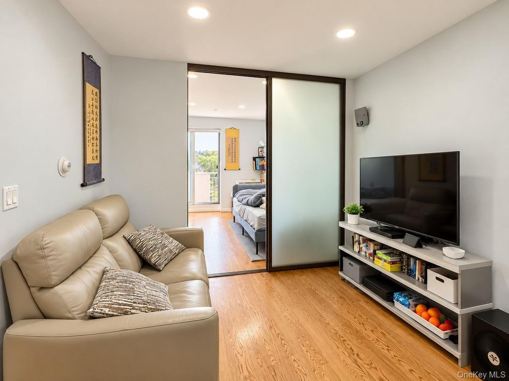 7836 46th Avenue 3D, Elmhurst, NY 11373 — photo 4