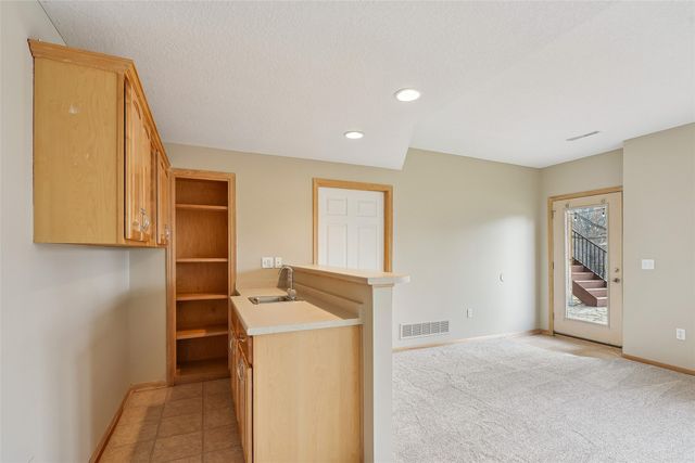 15148 Beechwood Avenue, Clive, IA 50325