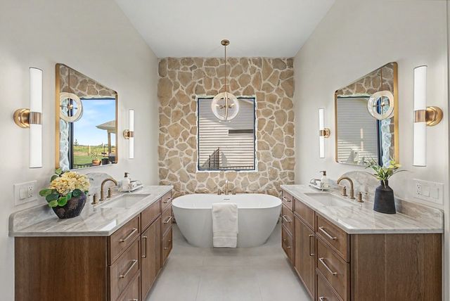 8435 Longmeadow Lane, West Des Moines, IA 50266