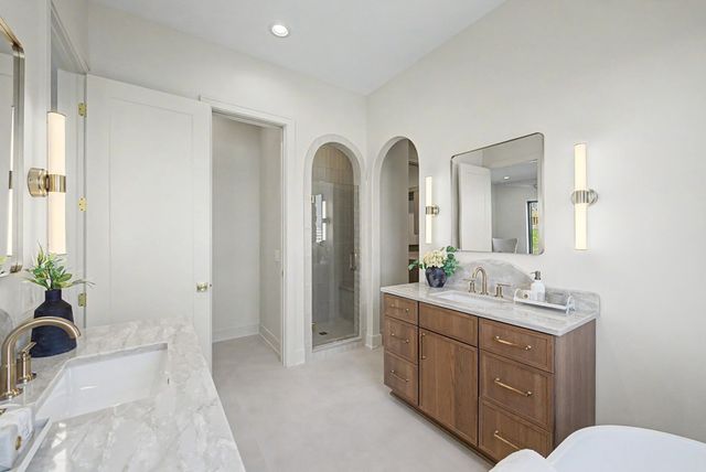 8435 Longmeadow Lane, West Des Moines, IA 50266
