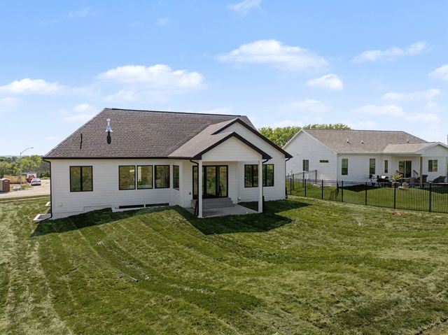 8435 Longmeadow Lane, West Des Moines, IA 50266