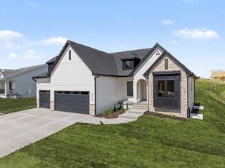8435 Longmeadow Lane, West Des Moines, IA 50266