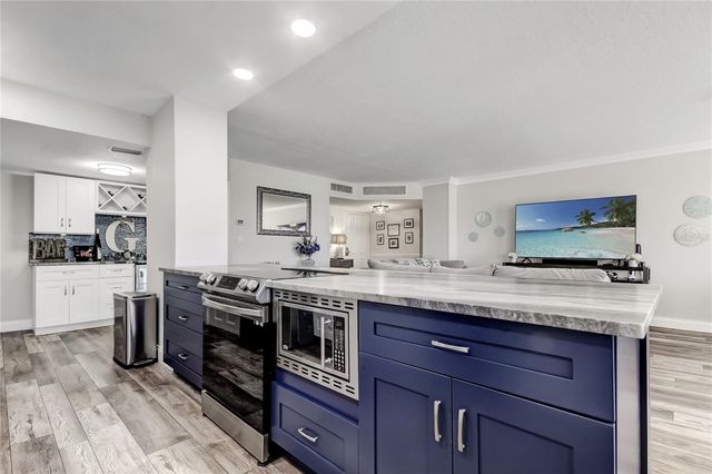 644 ISLAND WAY 101, Clearwater Beach, FL 33767