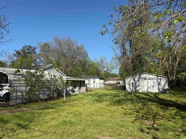 813 Eaton St, Corning, AR 72422