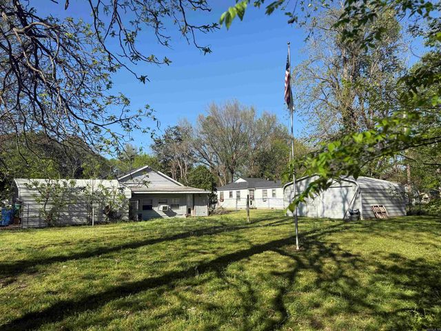 813 Eaton St, Corning, AR 72422