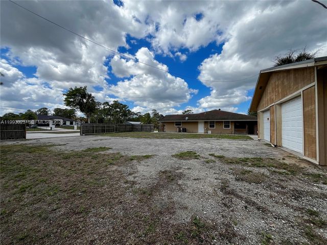 13587 N 77th Pl N, Unincorporated Palm Beach County, FL 33412