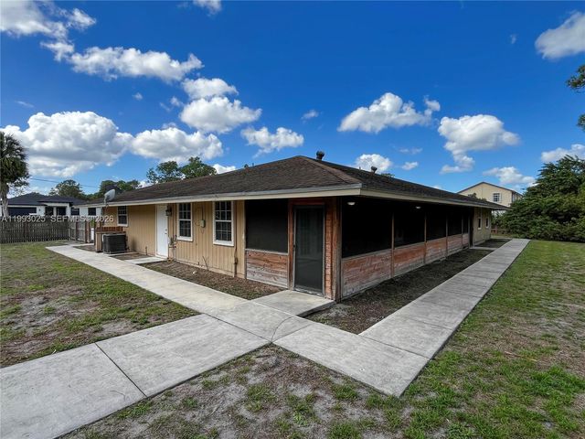 13587 N 77th Pl N, Unincorporated Palm Beach County, FL 33412