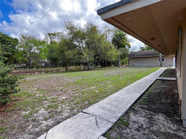 13587 N 77th Pl N, Unincorporated Palm Beach County, FL 33412
