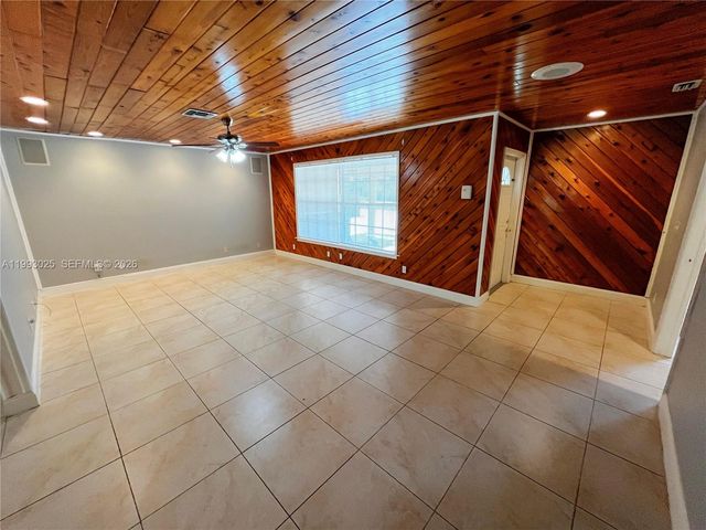 13587 N 77th Pl N, Unincorporated Palm Beach County, FL 33412