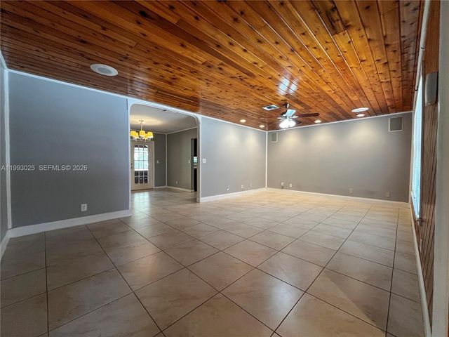 13587 N 77th Pl N, Unincorporated Palm Beach County, FL 33412