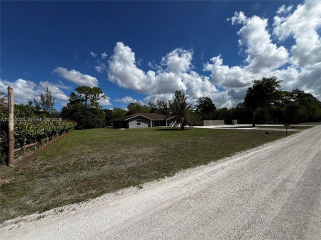 13587 N 77th Pl N, Unincorporated Palm Beach County, FL 33412