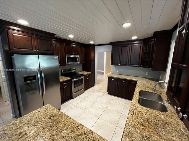 13587 N 77th Pl N, Unincorporated Palm Beach County, FL 33412