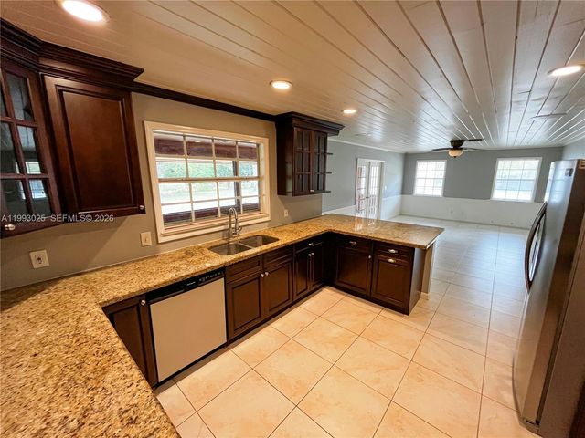 13587 N 77th Pl N, Unincorporated Palm Beach County, FL 33412