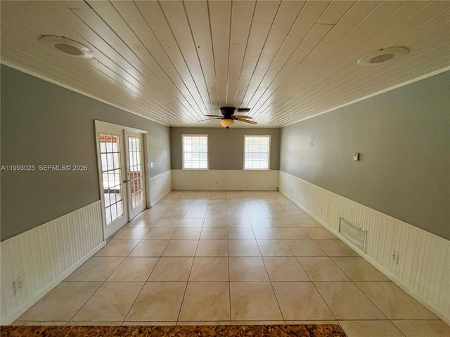 13587 N 77th Pl N, Unincorporated Palm Beach County, FL 33412