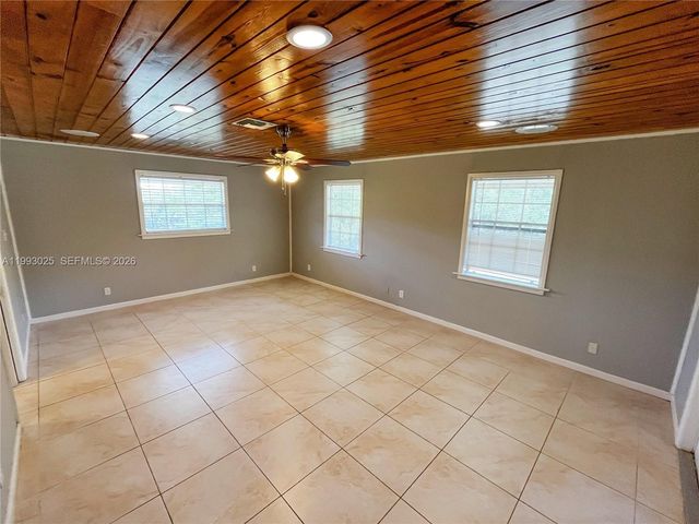 13587 N 77th Pl N, Unincorporated Palm Beach County, FL 33412