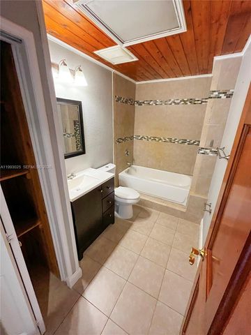 13587 N 77th Pl N, Unincorporated Palm Beach County, FL 33412