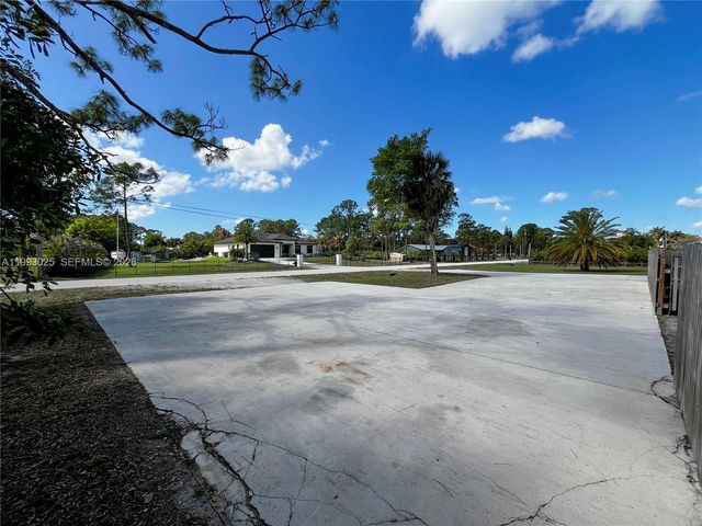 13587 N 77th Pl N, Unincorporated Palm Beach County, FL 33412