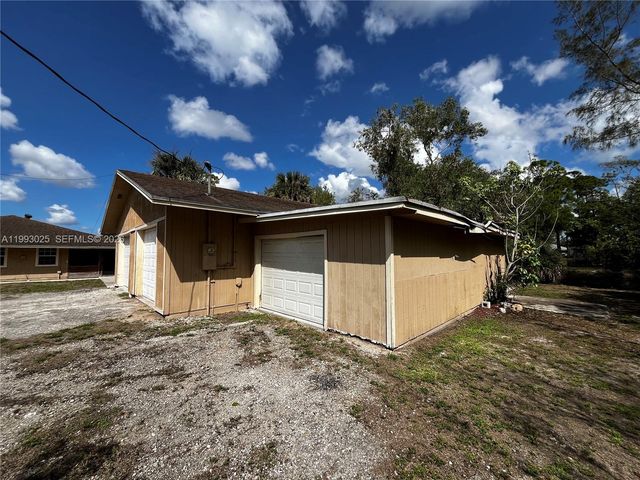 13587 N 77th Pl N, Unincorporated Palm Beach County, FL 33412
