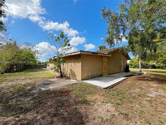 13587 N 77th Pl N, Unincorporated Palm Beach County, FL 33412