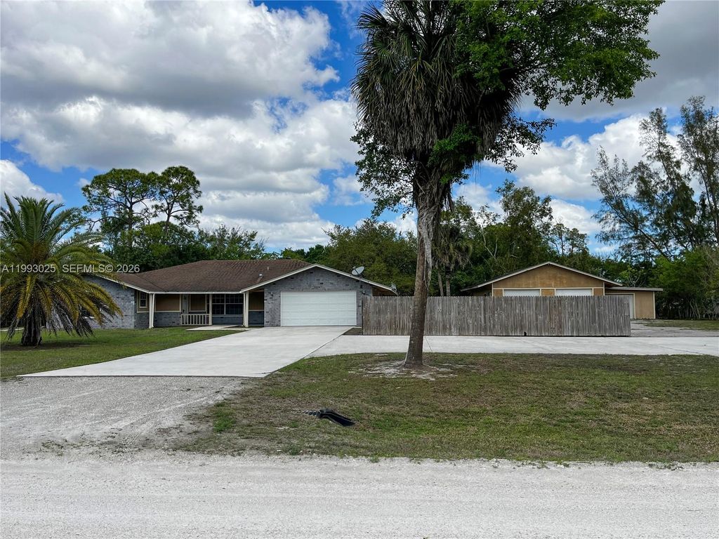 13587 N 77th Pl N, Unincorporated Palm Beach County, FL 33412