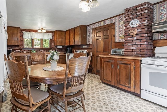 53 Long Pond Rd, Tyngsborough, MA 01879