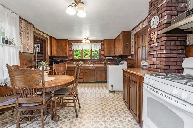53 Long Pond Rd, Tyngsborough, MA 01879