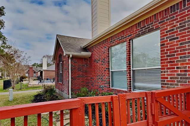 18327 Bluewater Cove Drive, Humble, TX 77346