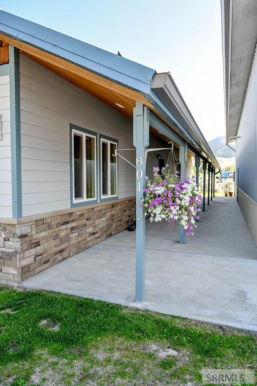 Image 3 of property listing at 801 Forest Drive, Mackay, ID 83251