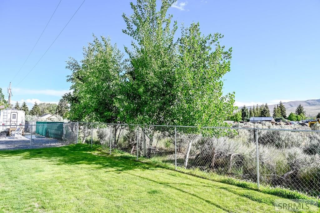 Image 4 of property listing at 801 Forest Drive, Mackay, ID 83251