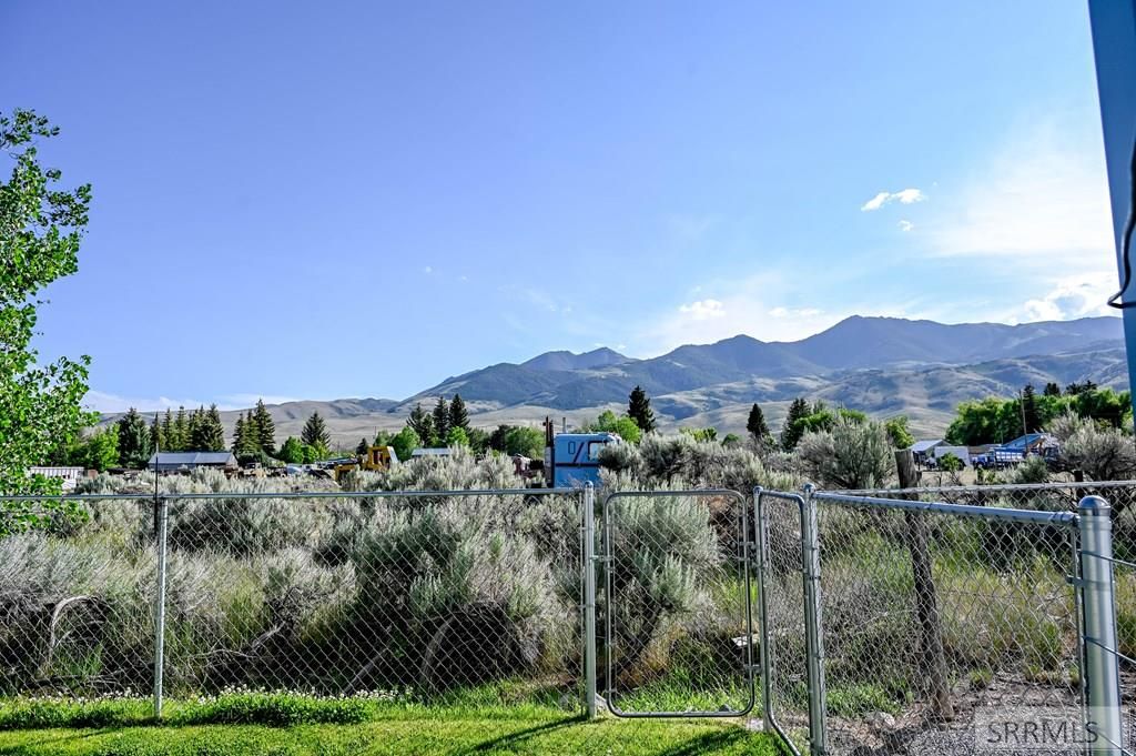 Image 5 of property listing at 801 Forest Drive, Mackay, ID 83251