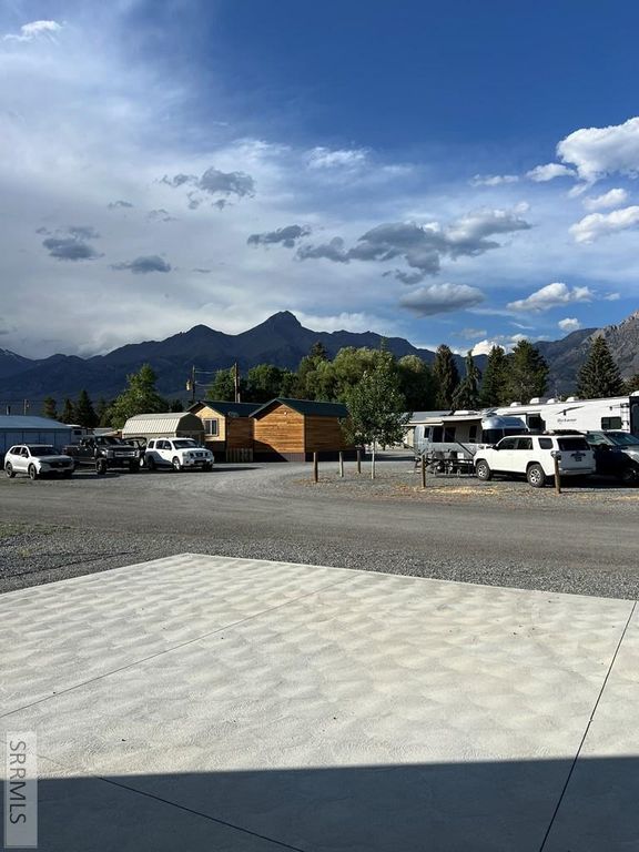 Image 6 of property listing at 801 Forest Drive, Mackay, ID 83251