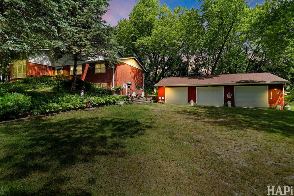 11012 Lucas Road, Woodstock, IL 60098