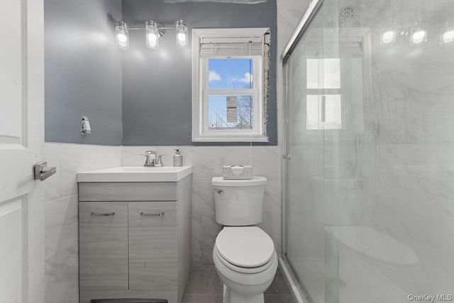 1136 W Broadway, Hewlett, NY 11557