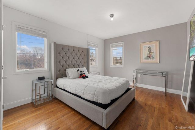 1136 W Broadway, Hewlett, NY 11557