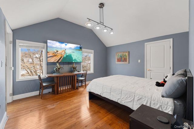 1136 W Broadway, Hewlett, NY 11557