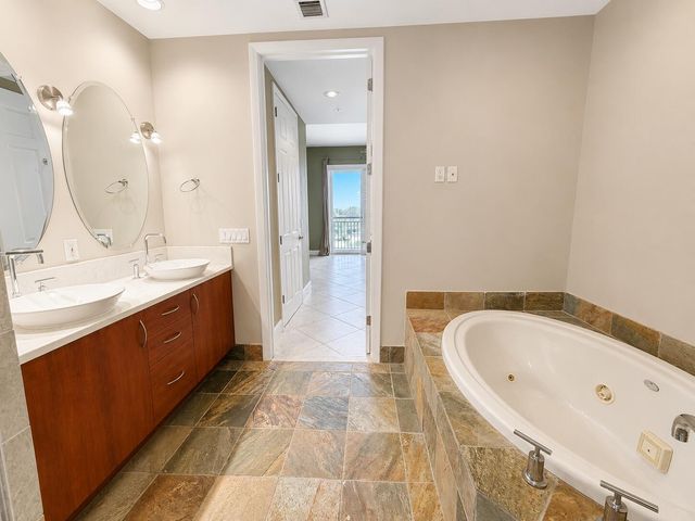 2625 NE 14th Avenue NE 406, Wilton Manors, FL 33334