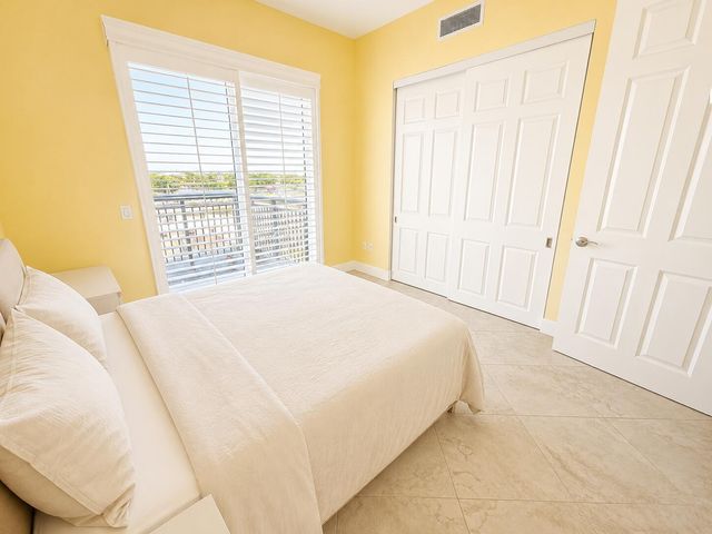 2625 NE 14th Avenue NE 406, Wilton Manors, FL 33334