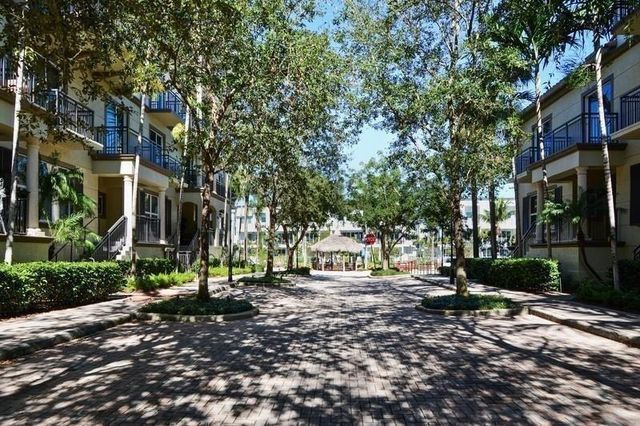 2625 NE 14th Avenue NE 406, Wilton Manors, FL 33334