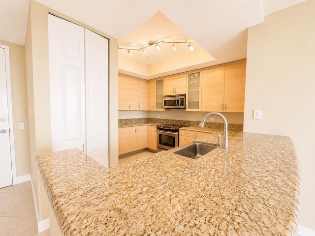 2625 NE 14th Avenue NE 406, Wilton Manors, FL 33334