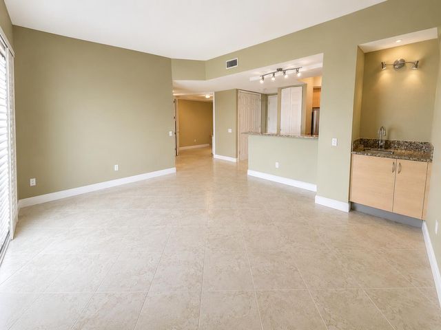 2625 NE 14th Avenue NE 406, Wilton Manors, FL 33334