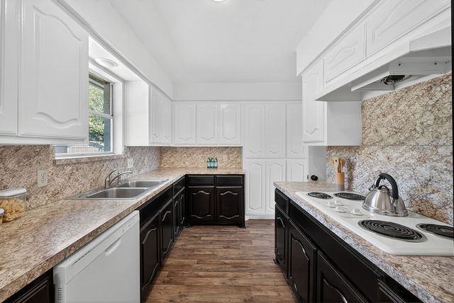 319 Sleepy Top Drive, Glenn Heights, TX 75154