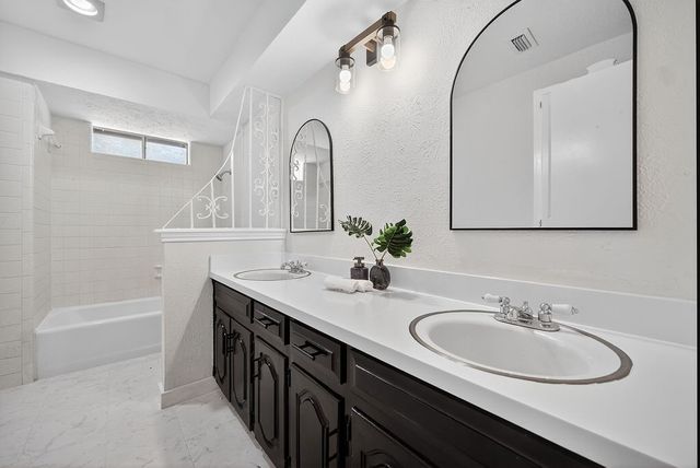 319 Sleepy Top Drive, Glenn Heights, TX 75154
