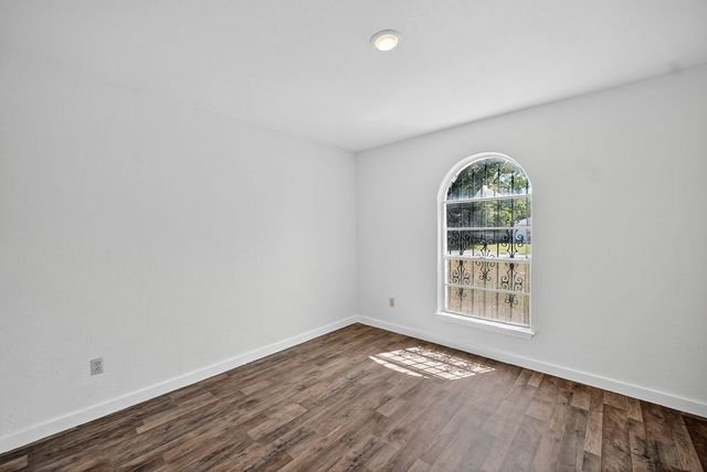 319 Sleepy Top Drive, Glenn Heights, TX 75154